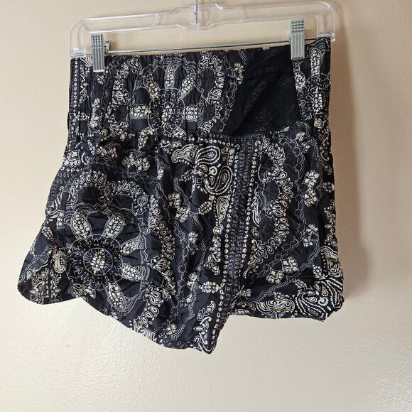 Free People Movement The Way Home Athletic Boho Shorts Black Paisley Mandala M - Picture 3 of 8